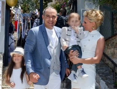 Πανευτυχείς Κατερίνα Καραβάτου και Κρατερός Κατσούλης - Βάφτισαν το γιο τους! (φωτό)